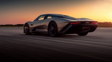 McLaren Speedtail atinge 403 km/h