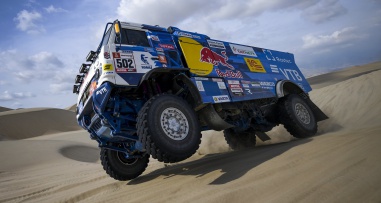 Vitória histórica da equipa de camiões KAMAZ patrocinada pela VARTA® no Rally Dakar