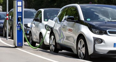 Bosch aumenta o tempo de vida das baterias dos carros elétricos 