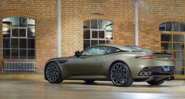 Aston Martin homenageia James Bond com o DBS Superleggera OHMSS