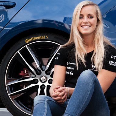 Sueca Mikaela Åhlin-Kottulinsky é piloto de testes dos pneus Continental
