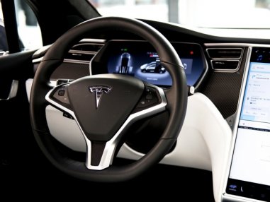 Tesla continua a perder dinheiro mesmo com recorde de entregas de carros