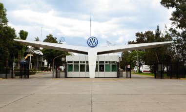 16 fábricas da VW retomam produção
