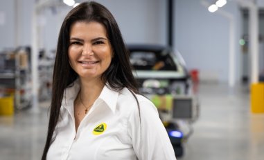 Barbara Garcia, Chefe de Programas de Fabrico na Lotus, ganha a Autocar Great Women