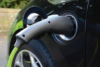 UE anuncia inquérito anti-dumping sobre automóveis eléctricos chineses