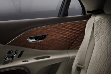 Primeiros painéis de madeira tridimensionais do mundo no novo Bentley Flying Spur