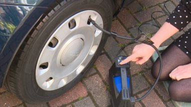 É fundamental verificar os pneus antes da viagem de férias