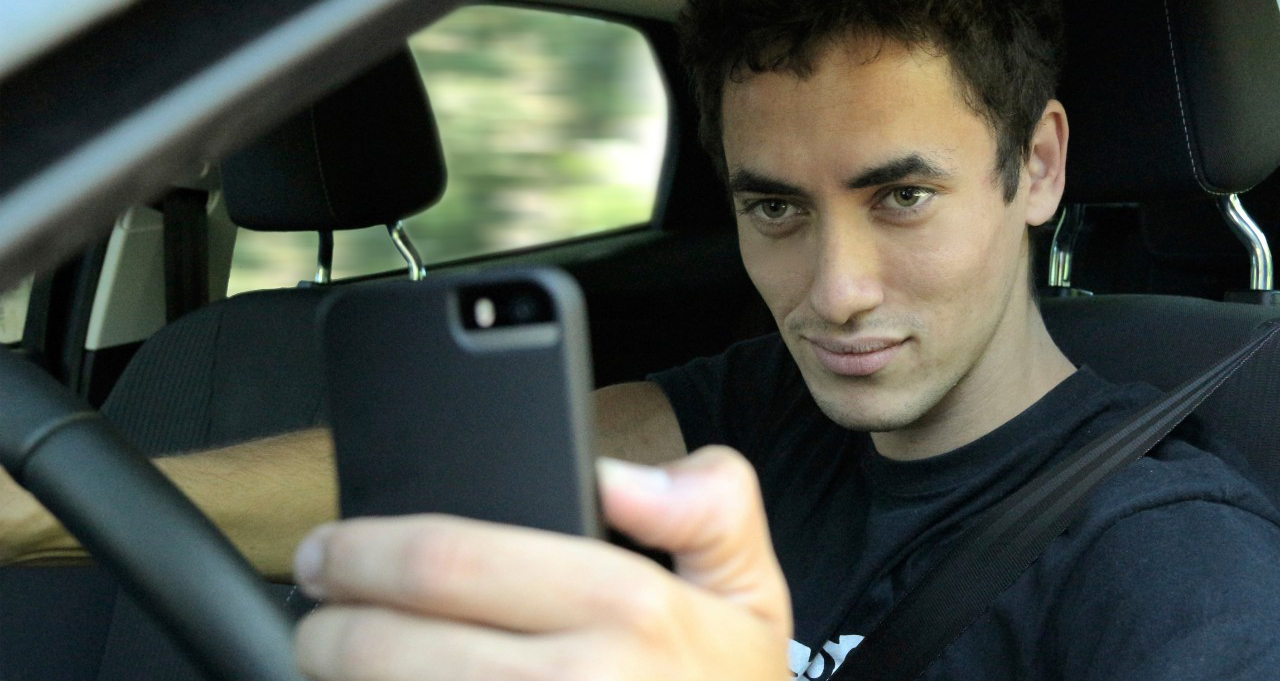1 em Cada 4 Jovens na Europa já Tiraram uma “Selfie” Durante a Condução