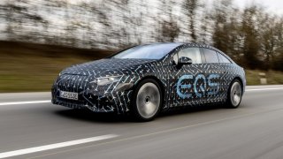 Mercedes apresenta novo EQS