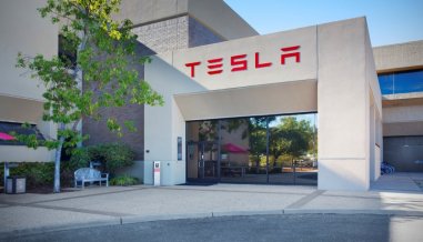 Tesla quer encaixe de mais de 2 bilhões de dólares